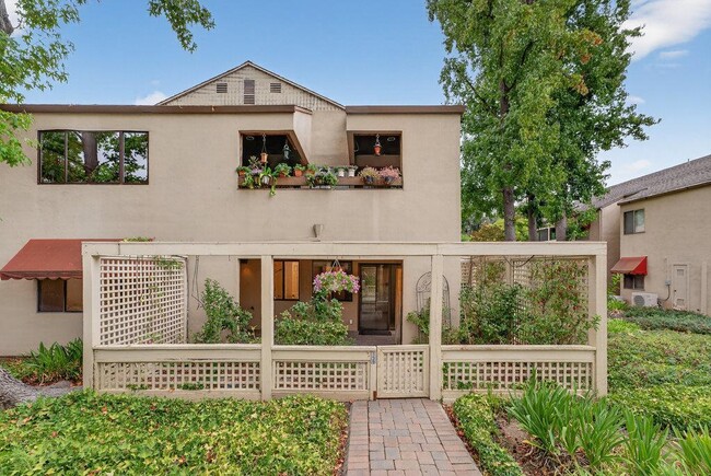 Building Photo - 449 Alberto Way