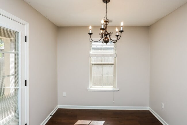 Foto del edificio - 9460 Eckley Pl