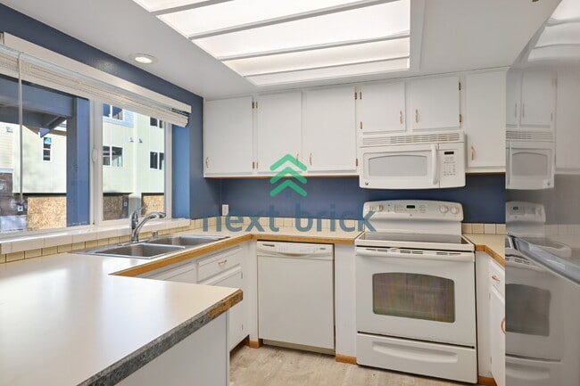 Foto del edificio - 2 Bedroom, 2 Bathroom Condominium Available for Rent