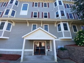Building Photo - 391 Pleasant St
