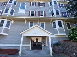 Building Photo - 391 Pleasant St