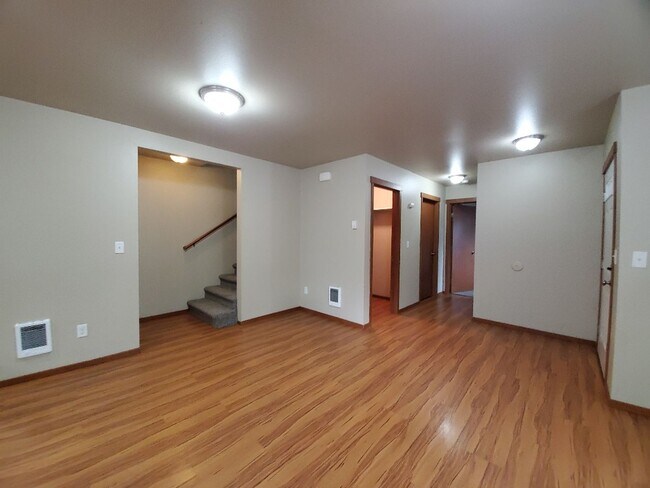 Foto del edificio - Pre-leasing NOW! 6 Bedroom, 3 Bath Home!