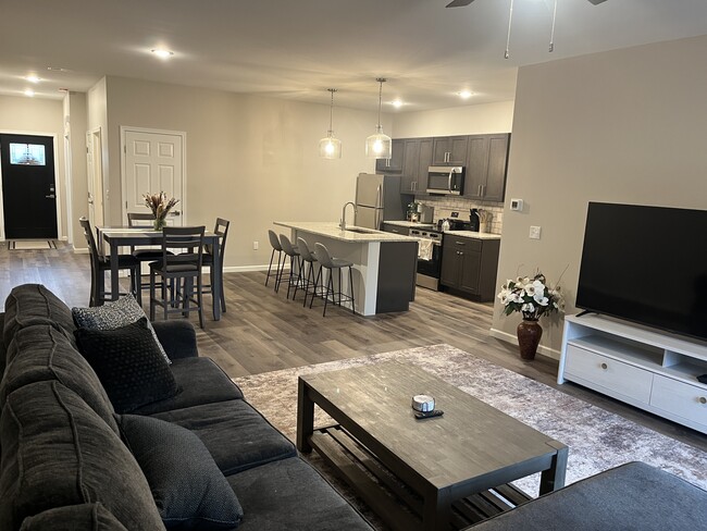 Building Photo - 2086 Community Ln