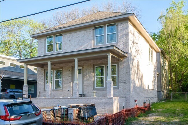 Foto del edificio - 18 E 4th St