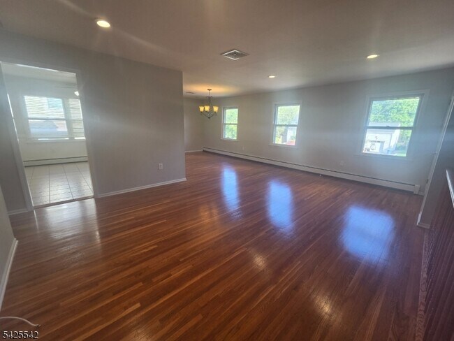 Foto del edificio - 101 Bloomingdale Ave