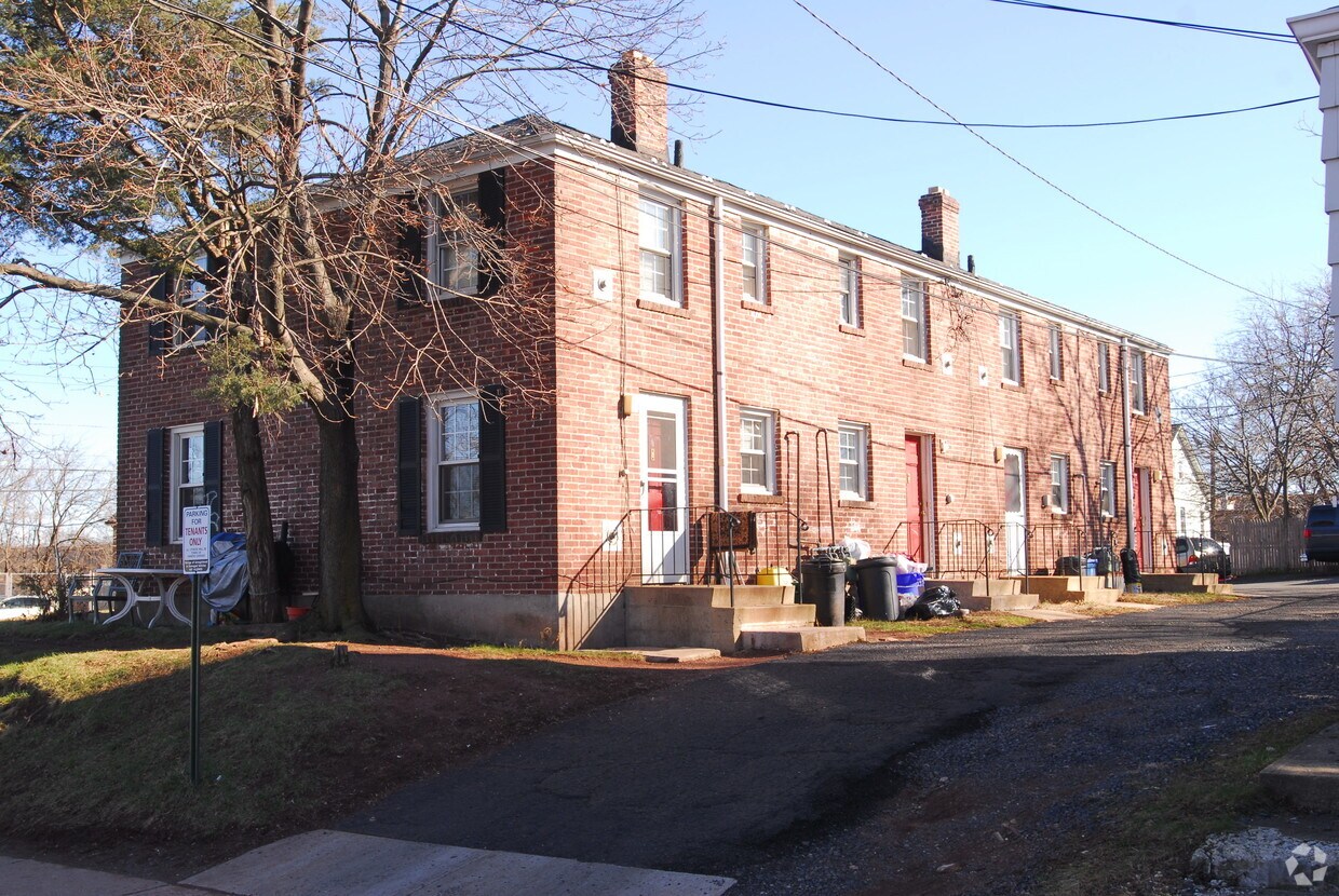 Building Photo - 200 Comstock St