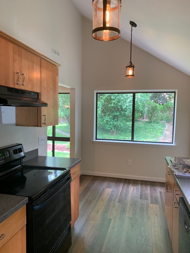 Building Photo - 152 Wintergreen Way