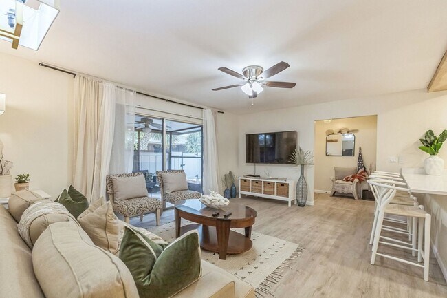 Building Photo - Charming 2BR Villa in Jensen Beach