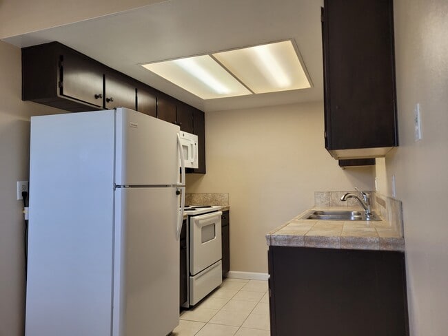 Cocina - 1301 Hemlock Ave