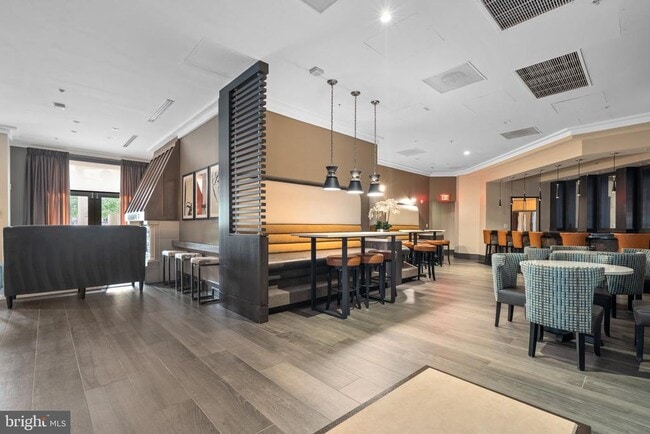 Foto del edificio - 3101 N Hampton Dr