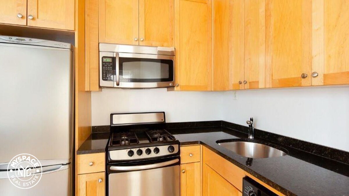 Foto principal - 117 W 13th St