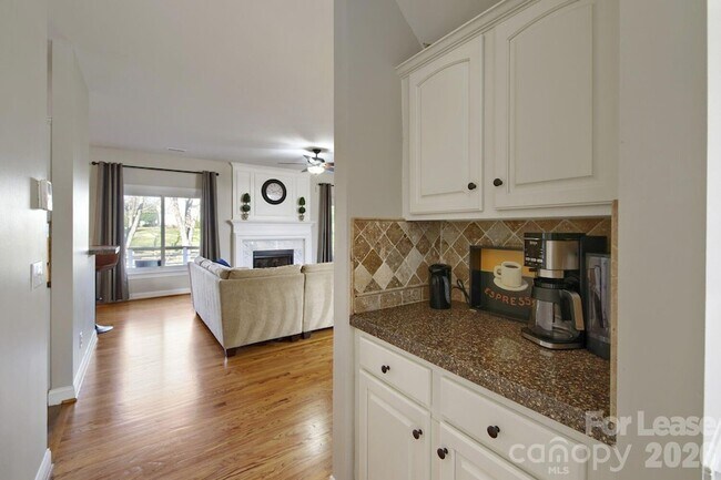 Foto del edificio - 6520 Red Maple Dr