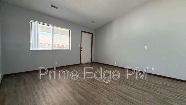 Foto del edificio - 4621 Prescott Ave