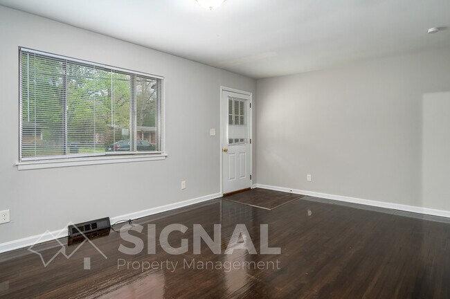 Foto del edificio - 205 Navajo Trail Rd