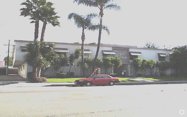 Building Photo - Colfax Palms