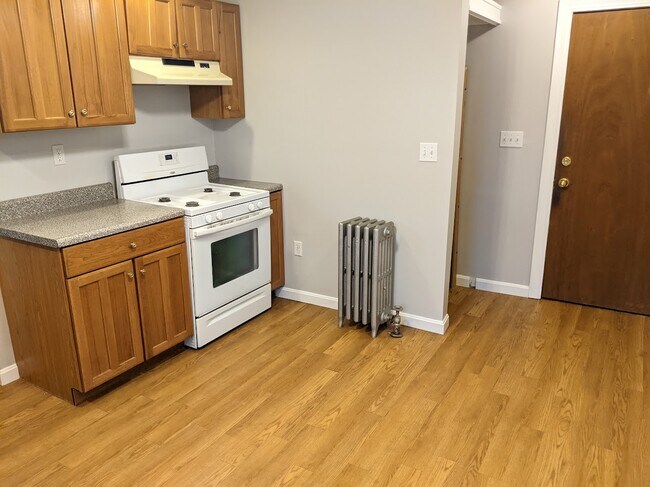 Building Photo - 66 Brock St