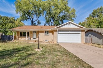 Building Photo - 873 E Greenway Ct