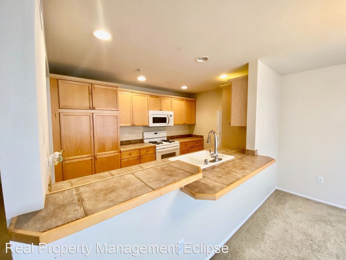 Primary Photo - 8808 Redmond-Woodinville Rd NE