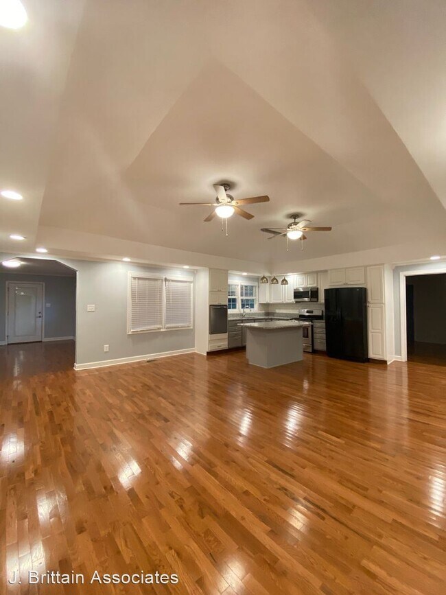 Foto del edificio - 3 br, 3 bath House - 910 Pinedale Road