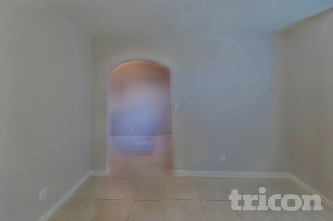 Building Photo - 2312 Redbud Dr