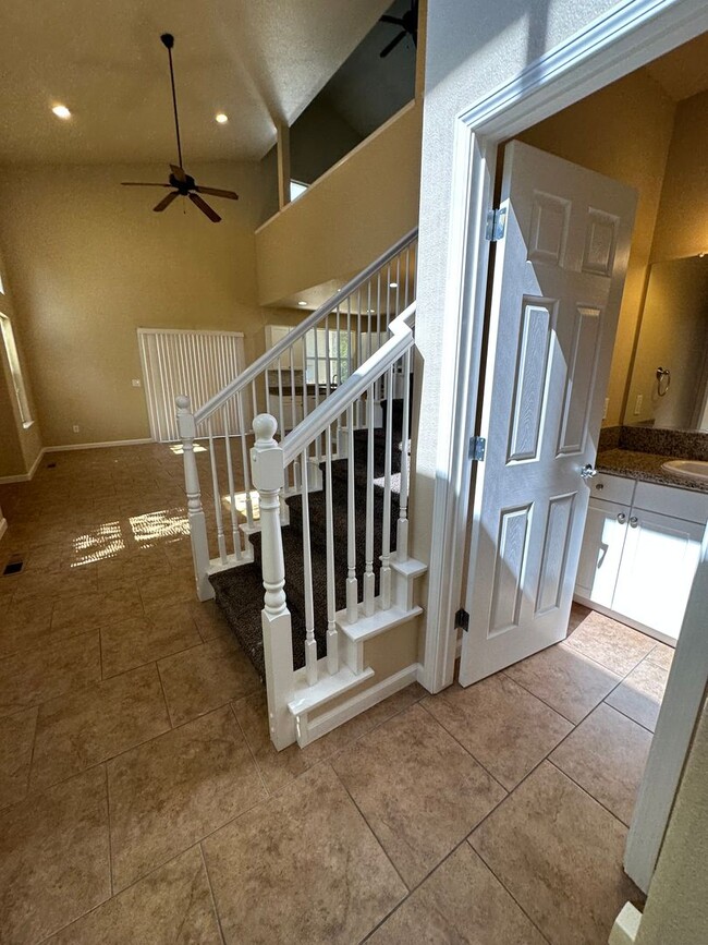 Building Photo - Beautiful 2 story home in Sparks
