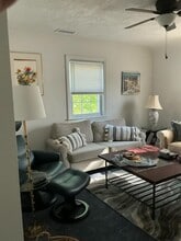 Building Photo - 5561 Ashbourne Rd