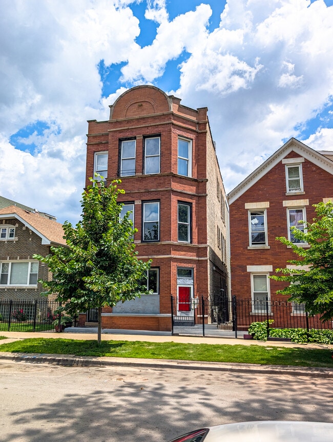 Building Photo - 2323 S Trumbull Ave