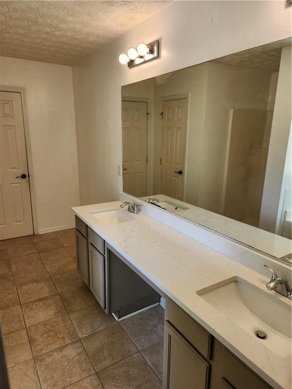 Foto del edificio - 7660 Pond View Ln