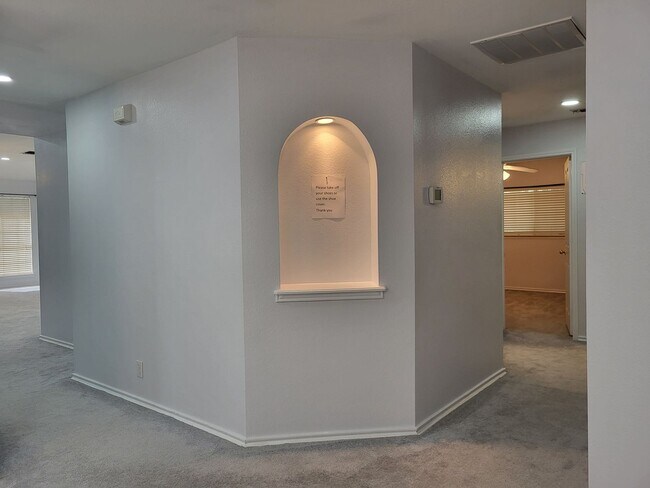 Building Photo - Ready For Move In