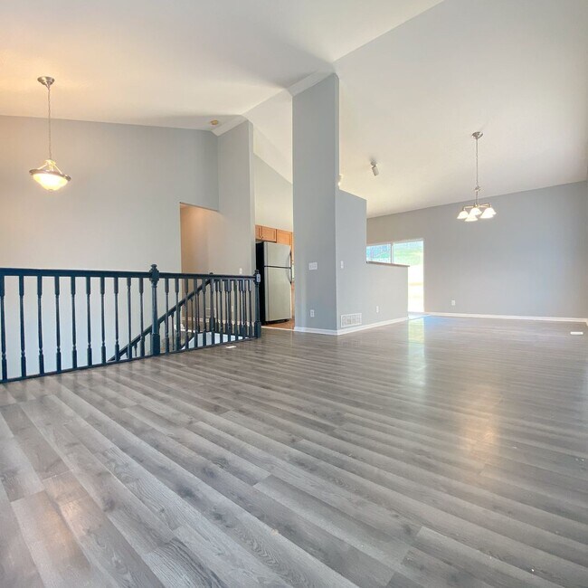 10715 Girard St 3 bed 2 bath Attached 2 ca... House Rental in Omaha