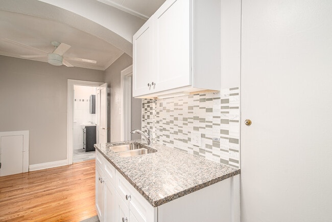 Building Photo - 428 N Park Blvd