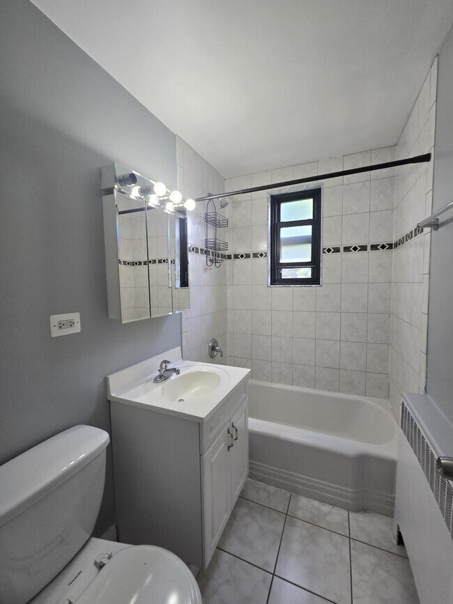 Photo - 7324 North Ridge Avenue #3E Apartment