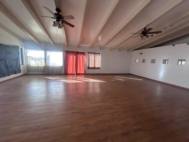 Foto del edificio - 563 Black Bear Rd NE