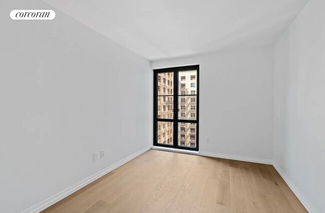 Building Photo - 250 W 96th St