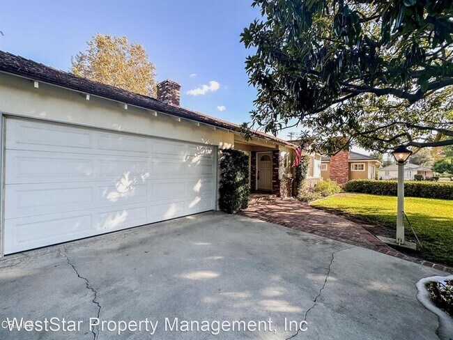 Building Photo - 3 br, 2.5 bath House - 2726 S. 10th Ave.