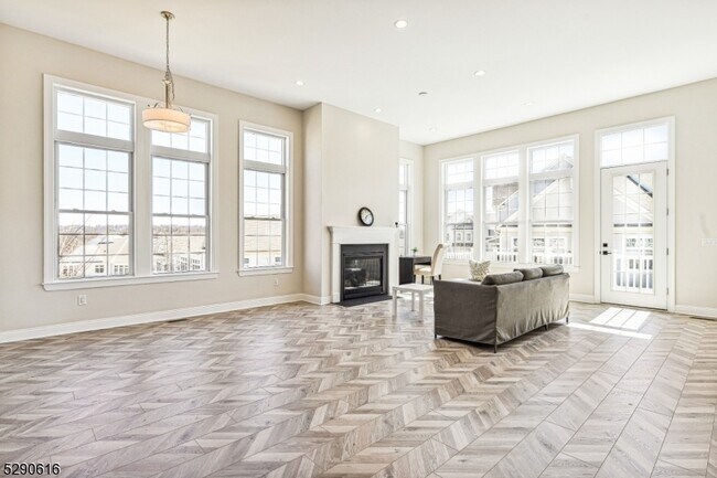 Foto del edificio - 15 Juniper Ct