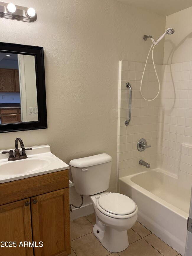 Building Photo - 2526 W Ocotillo Rd