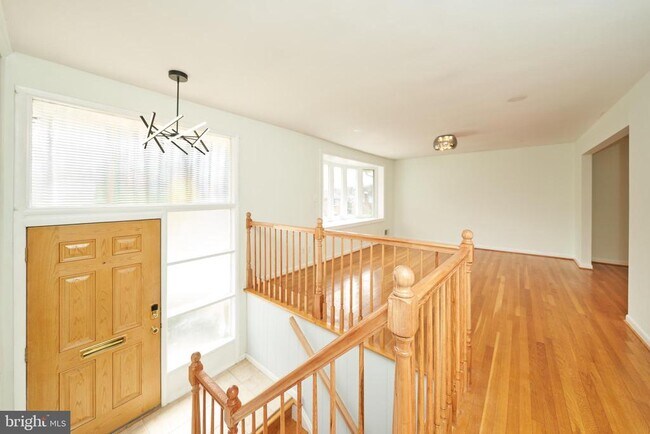 Building Photo - 6403 Hollins Dr