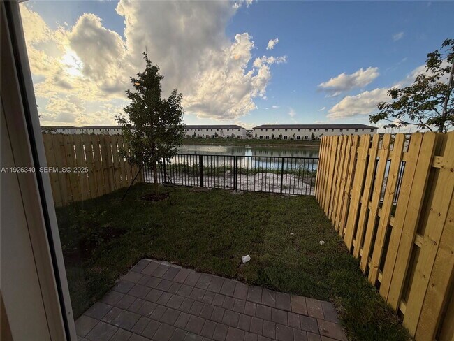 Foto del edificio - 2728 SE 26th Ave