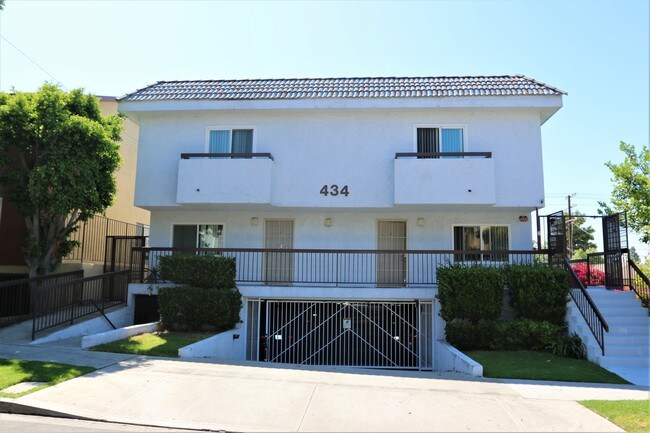 Front view - 434 E Tujunga Ave