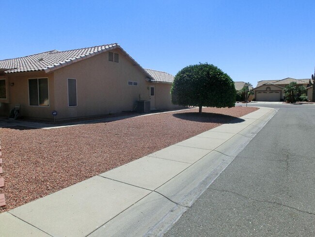 Foto del edificio - 8646 W Rockwood Dr
