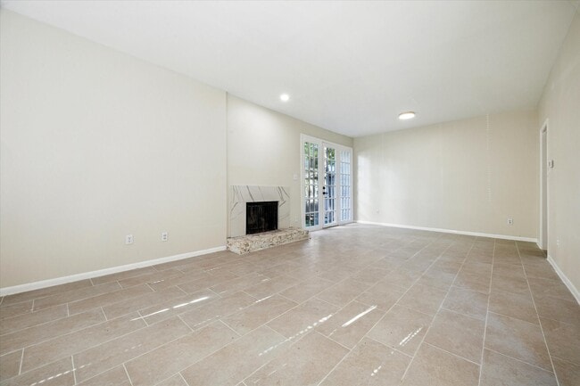 Building Photo - 2100 Tanglewilde St