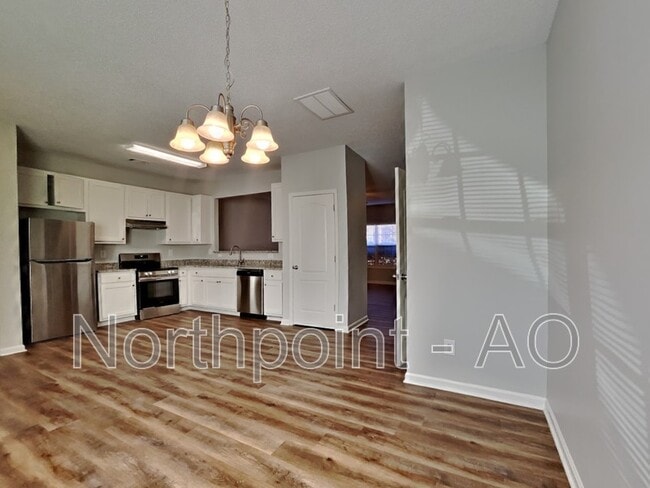 Building Photo - 8644 Thomas Ln