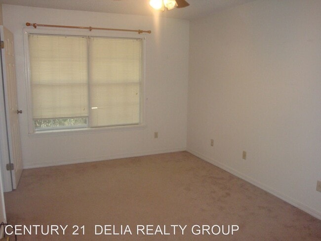 Building Photo - 3 br, 2 bath House - 1005 Meadowbrook Street