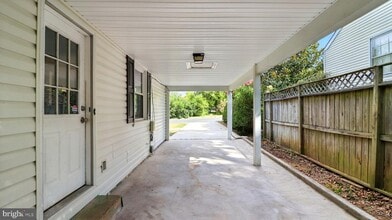 Building Photo - 6911 Arlington Blvd