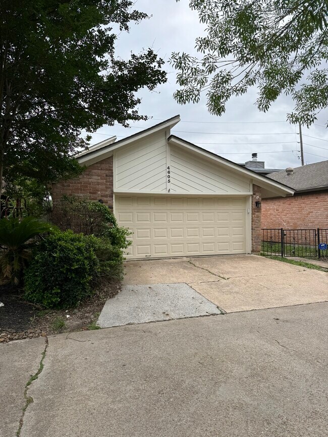 Foto del edificio - 4605 Cashel Glen Dr