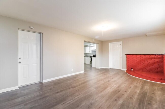 Foto del edificio - 921 Hillside Dr