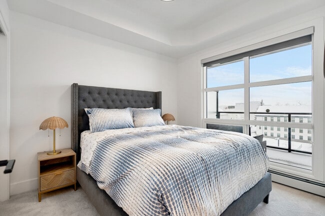 Photo du bâtiment - 2550 Battleford Ave SW