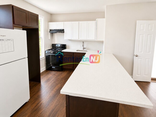 Foto del edificio - 234-236-236 Renner Ave