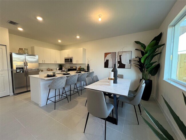 Foto del edificio - 651 SE 14th Ct